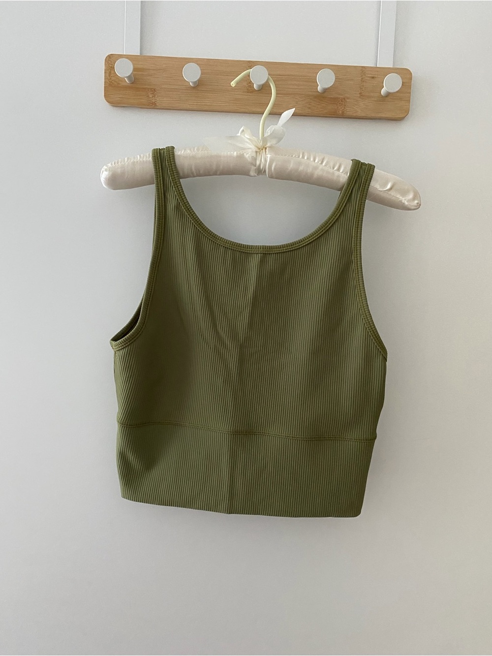lululemon athletica Olive Green Ribbed Crop Tank - Picture 1 of 2